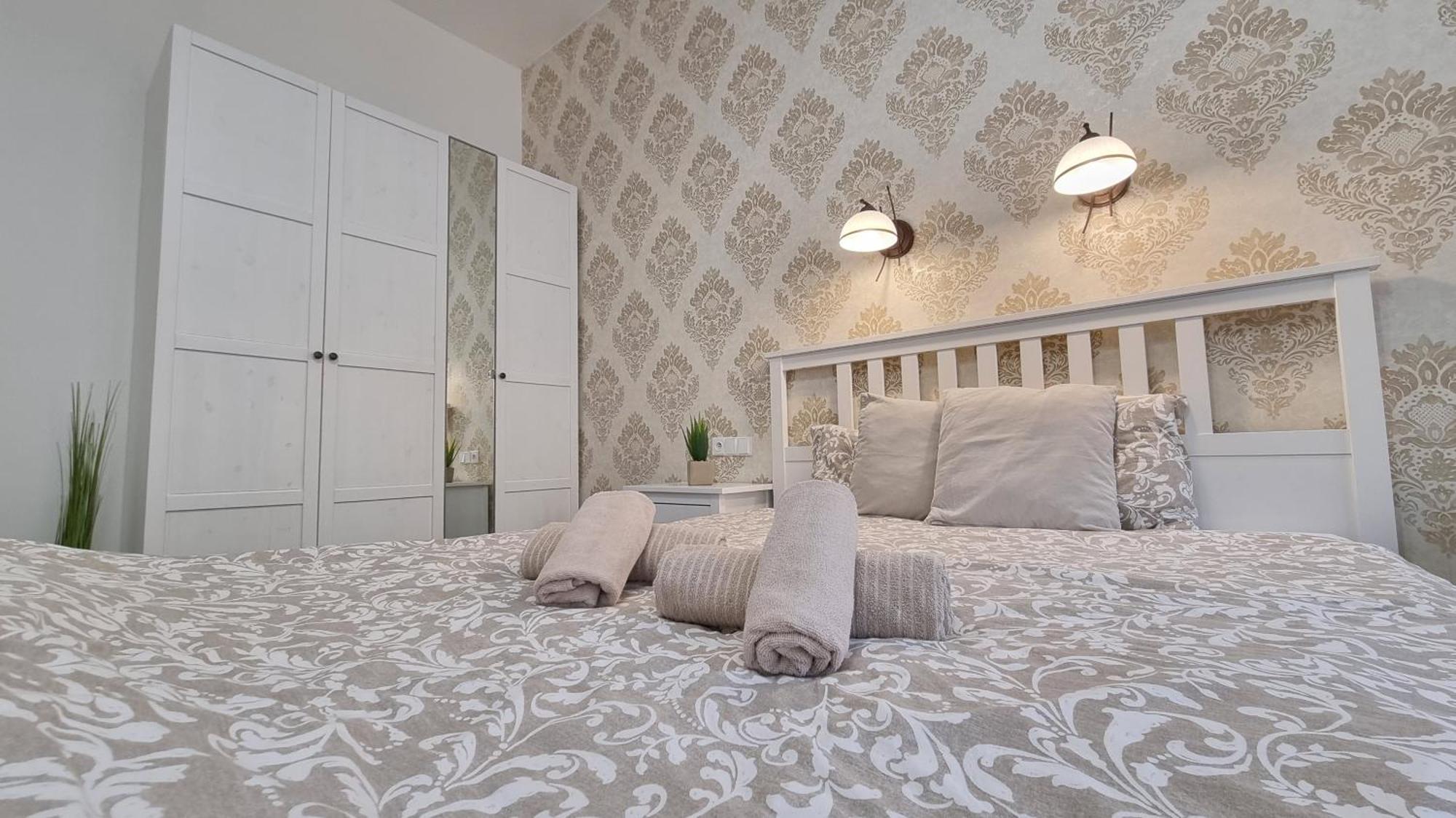 Finnem Tyrsova Apartment *